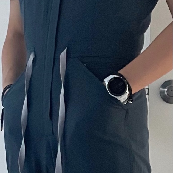 NWT xs FIGS Rafaela Cargo ScrubJumpsuit - Picture 5 of 6